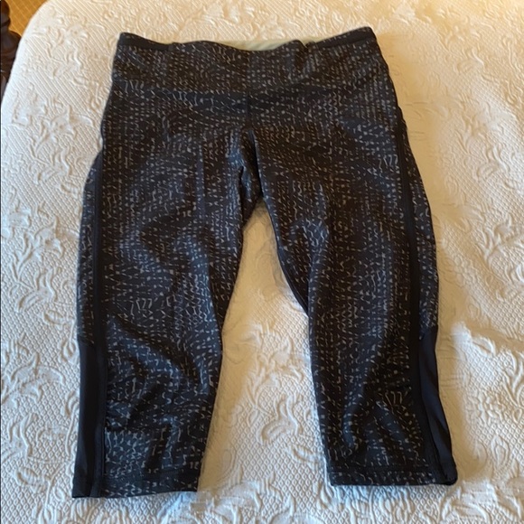 Lululemon Cropped Leggings 19”: Nulux Fabric - Picture 1 of 4